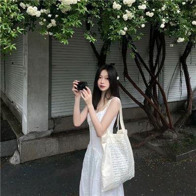 红衣小女孩